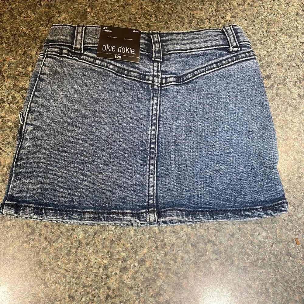 Okie Dokie 3T denim jean skirt with pockets and snap closure NEW - Picture 2 of 8